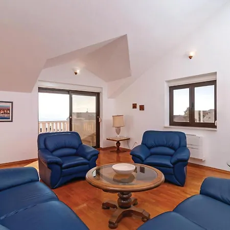 Apartamento Two-bedroom In Bol